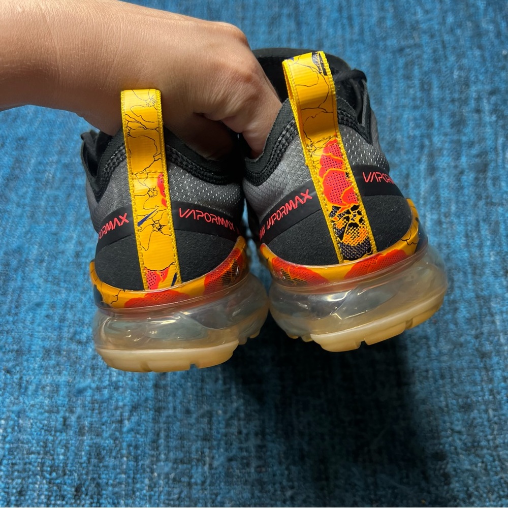 Nike Air Vapormax 2019 Sneakers in Floral Black University Gold - Picture 6 of 8